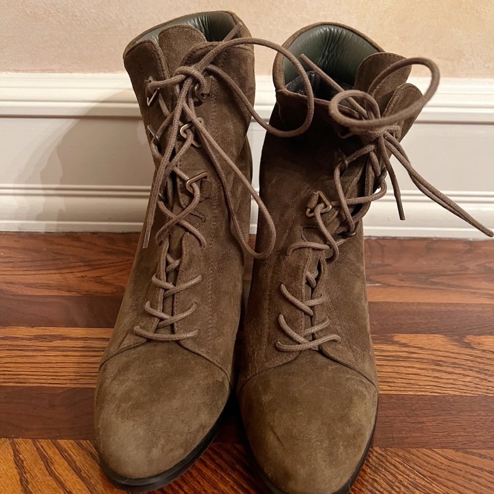 Dark green with hint of brown lace up Stuart Weitzman heel